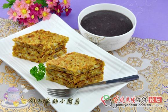 上班族媽媽如何搞定一份營養(yǎng)美味早餐——馬蹄肉餅+黑米粥