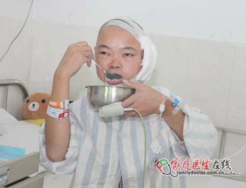 “S身材”女子“活像僵尸”  實施高難度手術(shù)15年后終開口