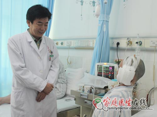 “S身材”女子“活像僵尸”  實施高難度手術(shù)15年后終開口