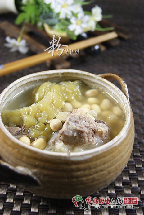 美食達(dá)人 涼瓜黃豆扇骨湯的做法