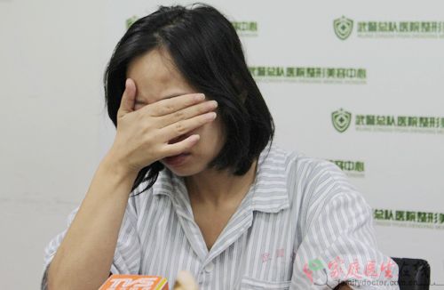 說(shuō)到委屈時(shí)，陳女士不禁激動(dòng)流淚。